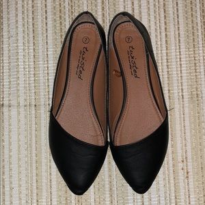Pointy black leather flats